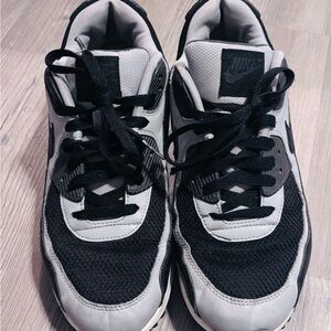 Nike Men’s Black and White Low-Top Sneakers